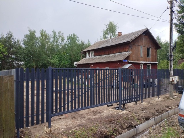 Забор из евроштакетника